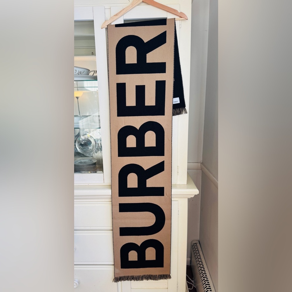 【Burberry】Wool Logo Scarf